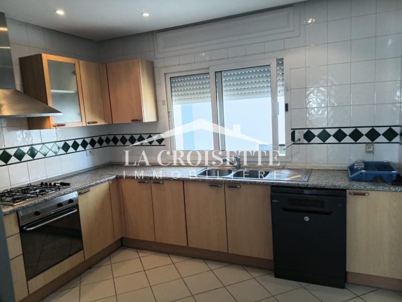Un appartement S+3 meublé  vue sur mer à La Marsa
